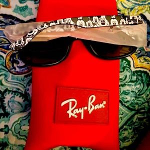 Toddler Mickey Mouse sunglasses